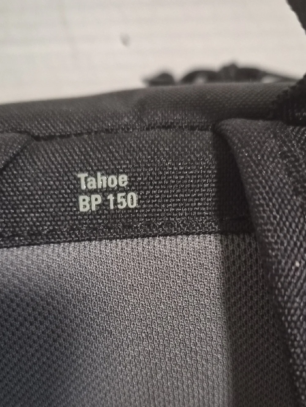 LowePro Tahoe BP 150. Lightweight Compact Camera Backpack (Black)  Unisex - Picture 3 of 8
